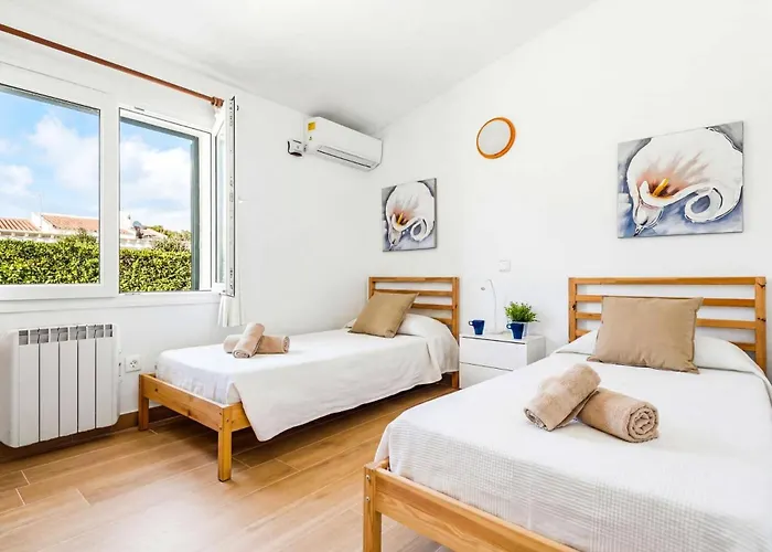 Adelaide By סנט לואיס